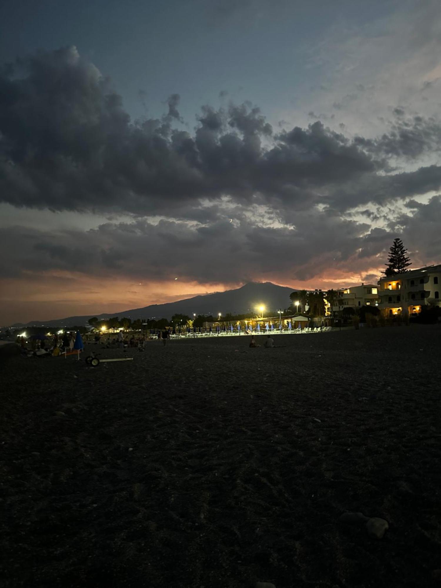 Appartamento I Puritani On The Beach Джардини Наксос Екстериор снимка