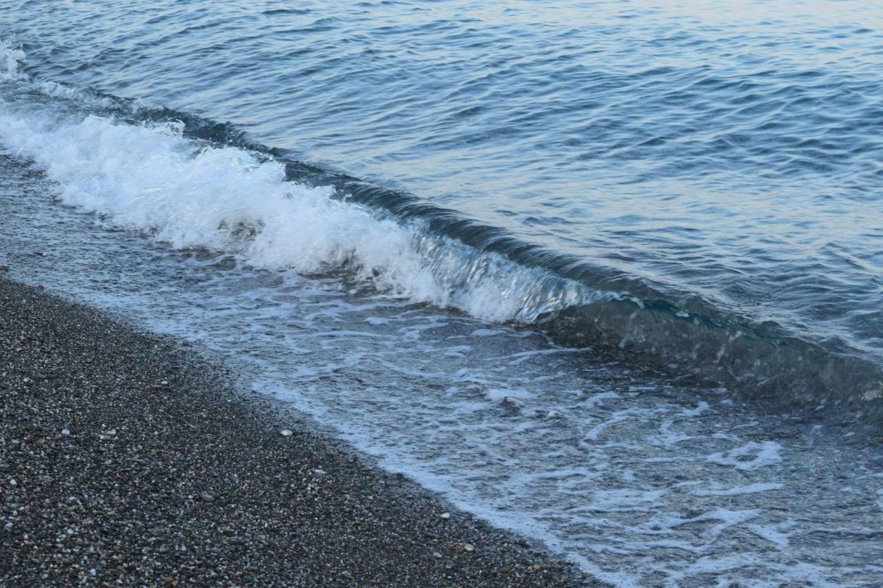 Appartamento I Puritani On The Beach Джардини Наксос Екстериор снимка